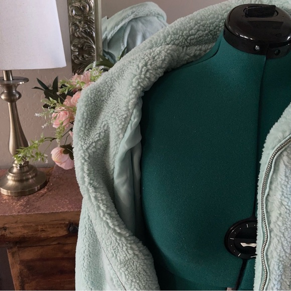 CYN & LUCA Raglan Sleeve Faux Sherpa Bomber Jacket in Mint NWT - Picture 7 of 12